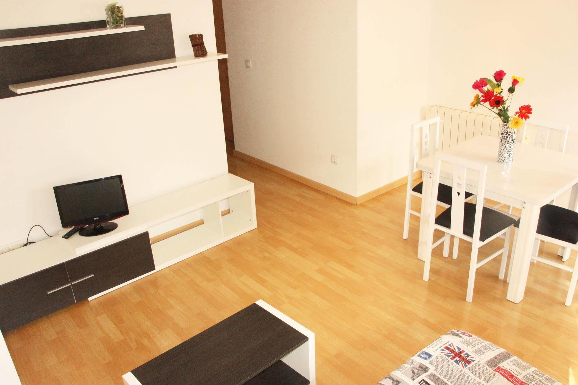 Dos Torres Pilar Suites- Balcones Con Vistas A La Ciudad Zaragoza Ngoại thất bức ảnh