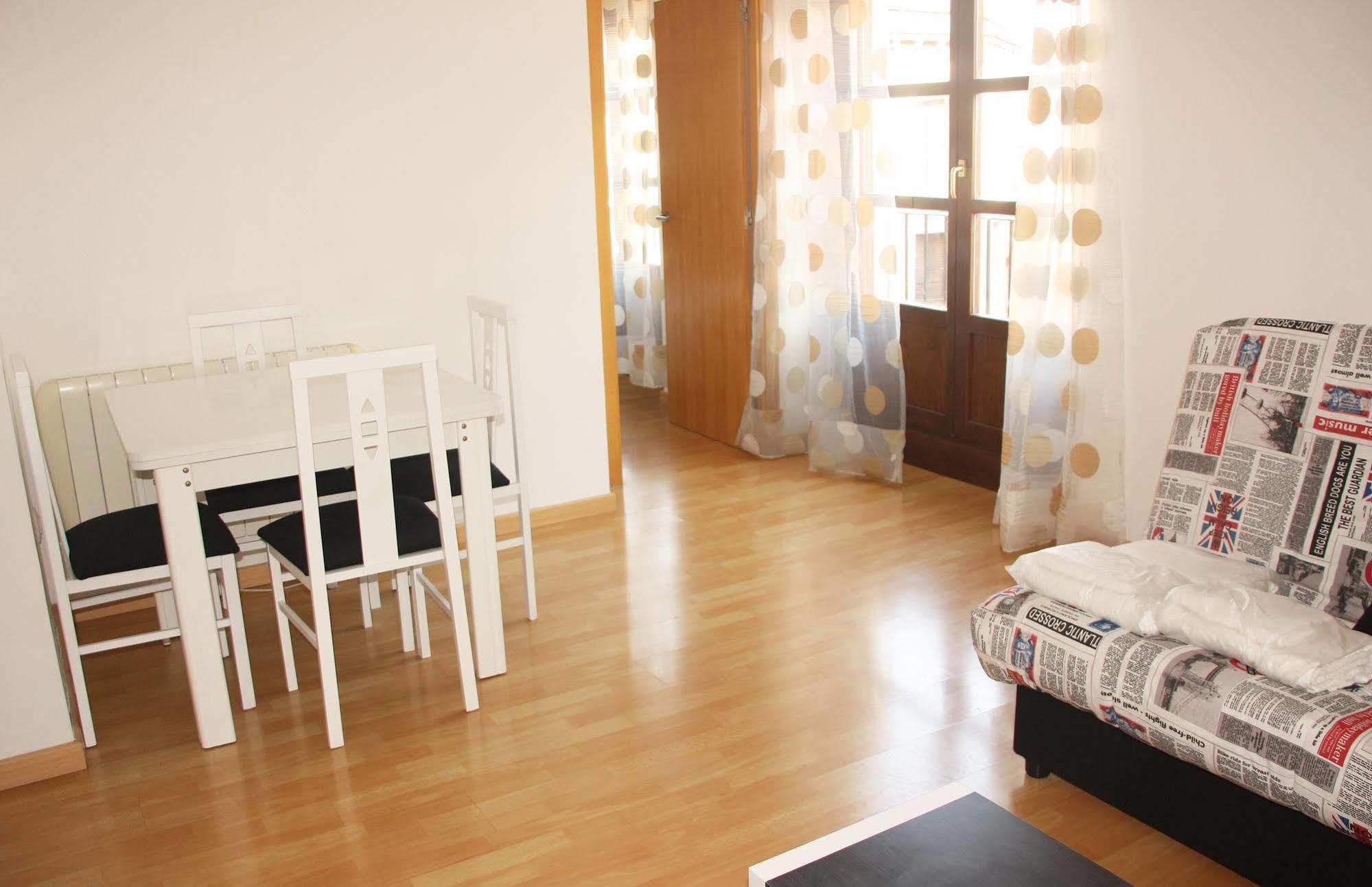 Dos Torres Pilar Suites- Balcones Con Vistas A La Ciudad Zaragoza Ngoại thất bức ảnh